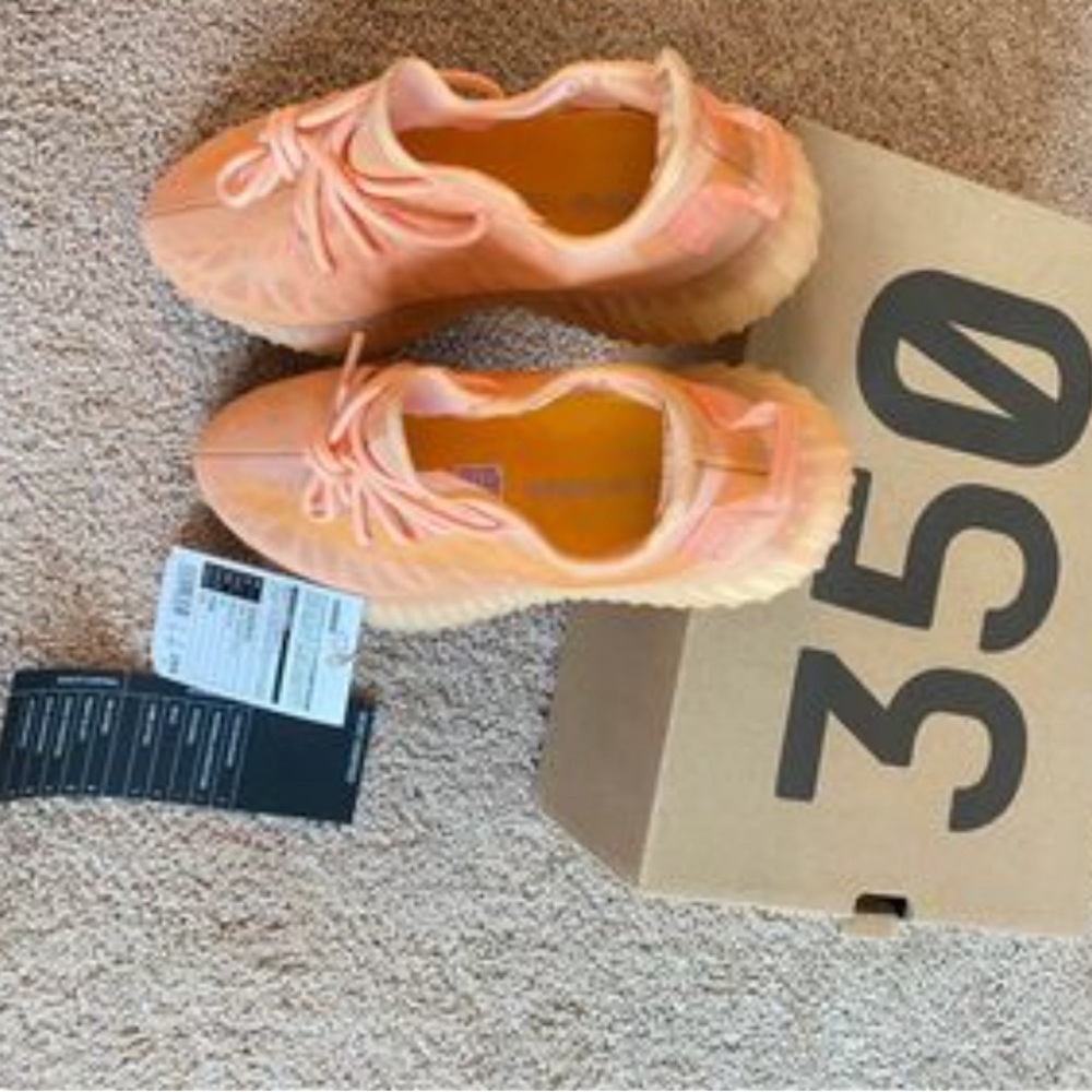 YEEZY V2 MONO CLY